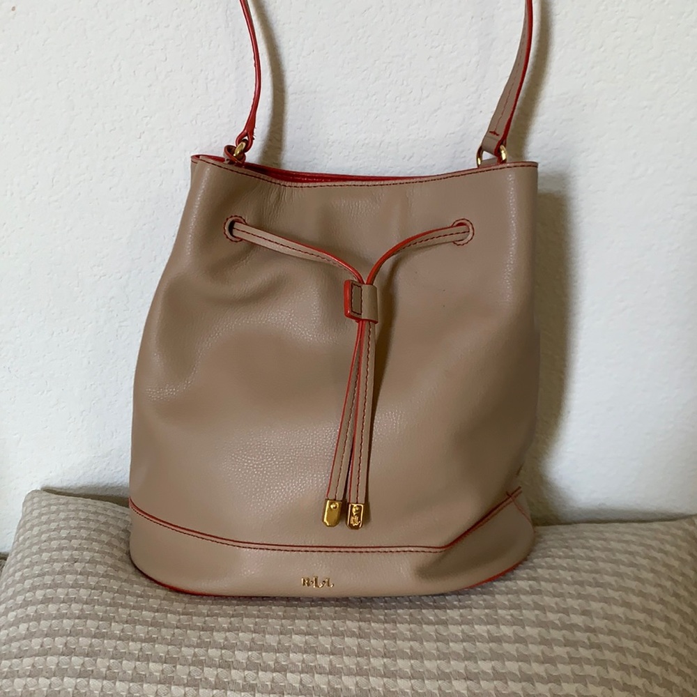 Bucket bag